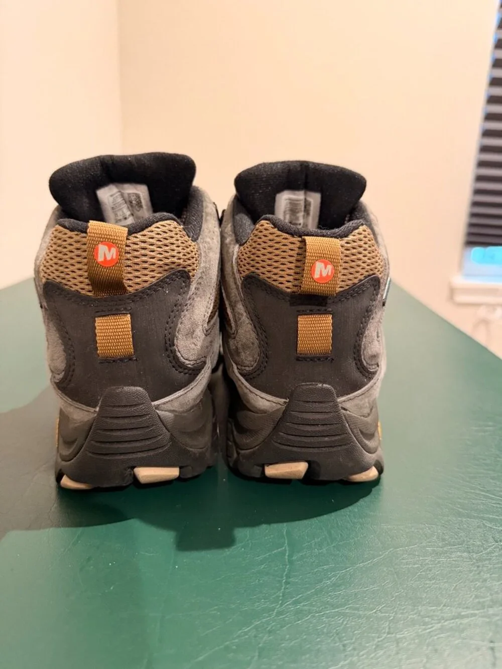 Merrell Moab 3 Mid Waterproof Hiking Boots Men's 8 Wide Butternut/Beluga